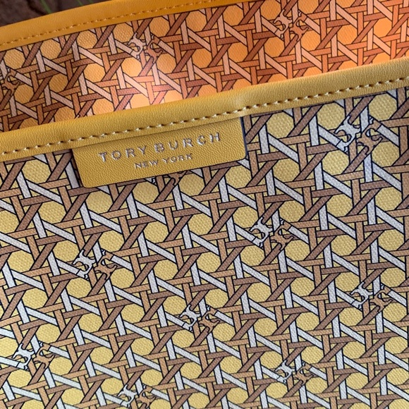 SOLD⛔️Authentic TORY BURCH LOGO coated canvas/leather zip top tote w wristlet - Picture 3 of 16